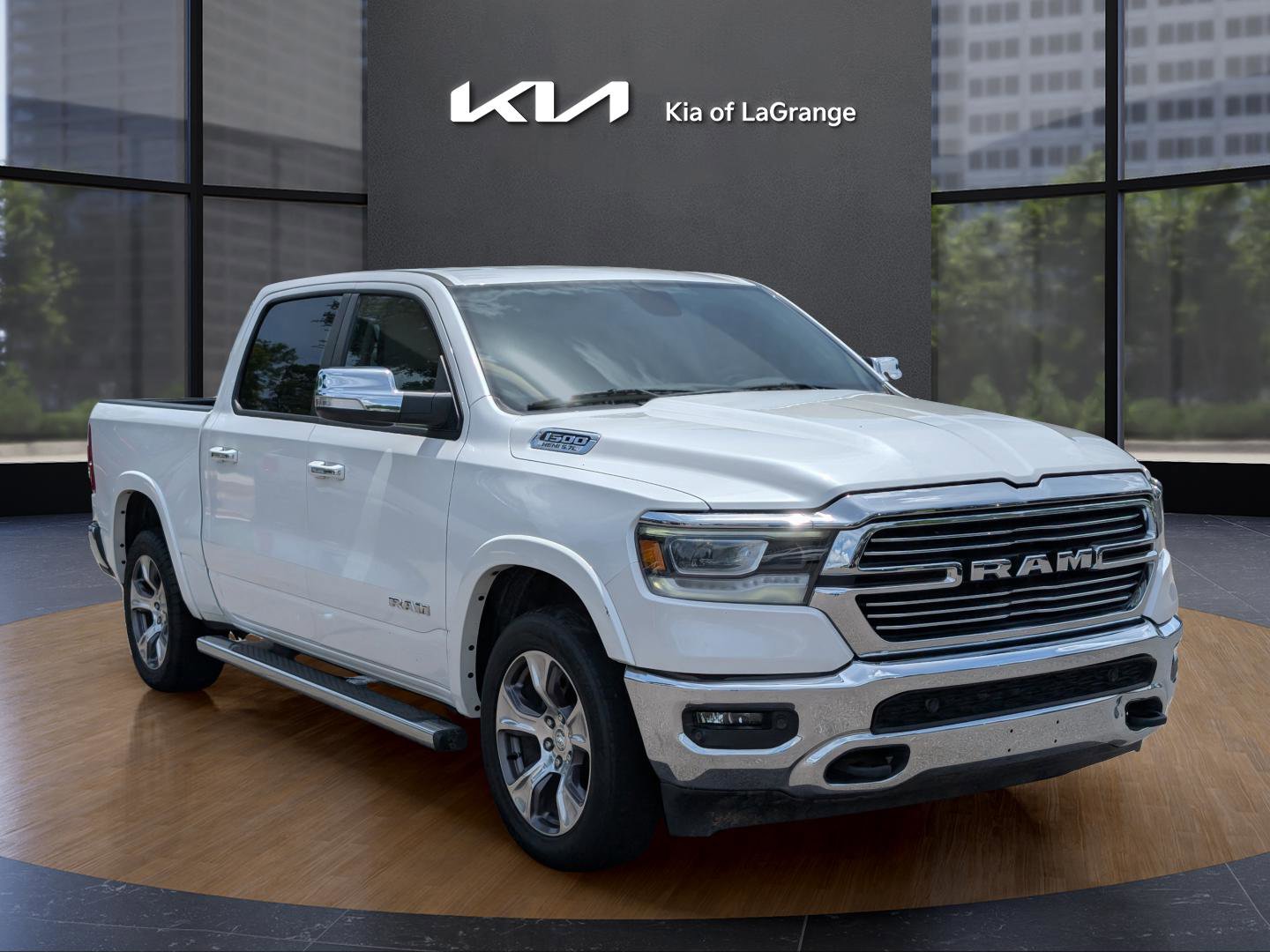 2020 Ram 1500 Laramie photo 3