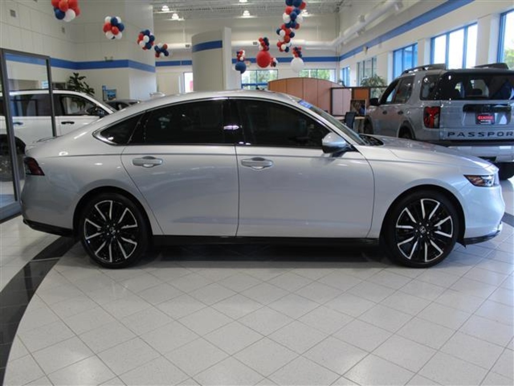 2024 Honda Accord Hybrid Touring photo 4