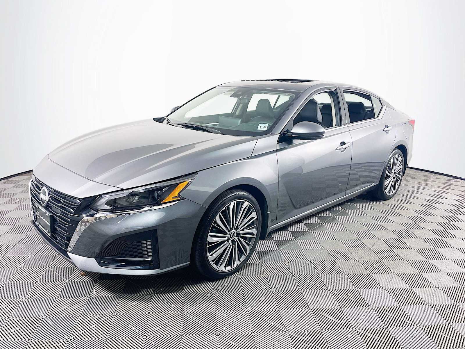 2025 Nissan Altima SL's photo