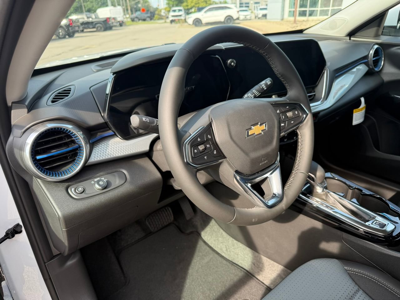 2025 Chevrolet Trax LT photo 2