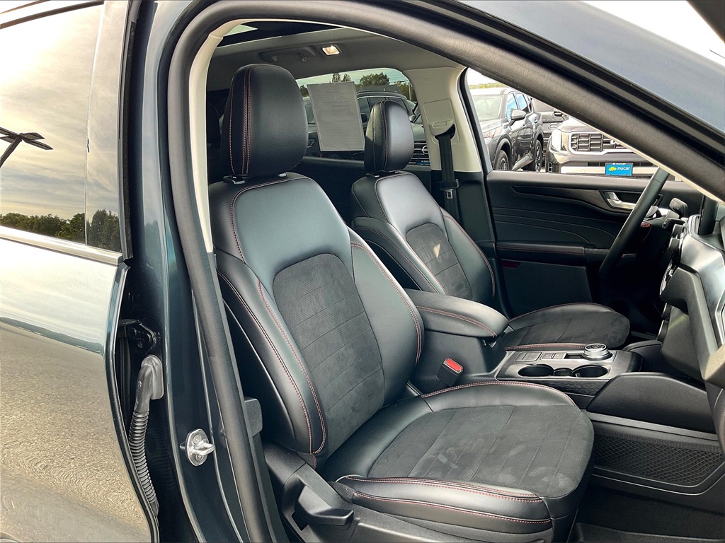 2022 Ford Escape SEL photo 8