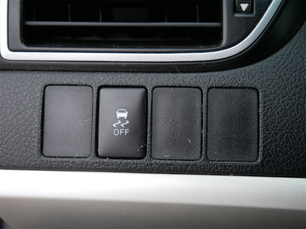 2016 Toyota Camry SE photo 21
