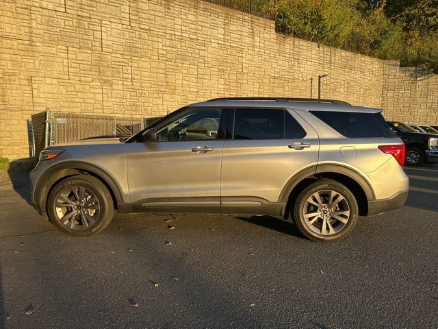 2021 Ford Explorer XLT photo 3