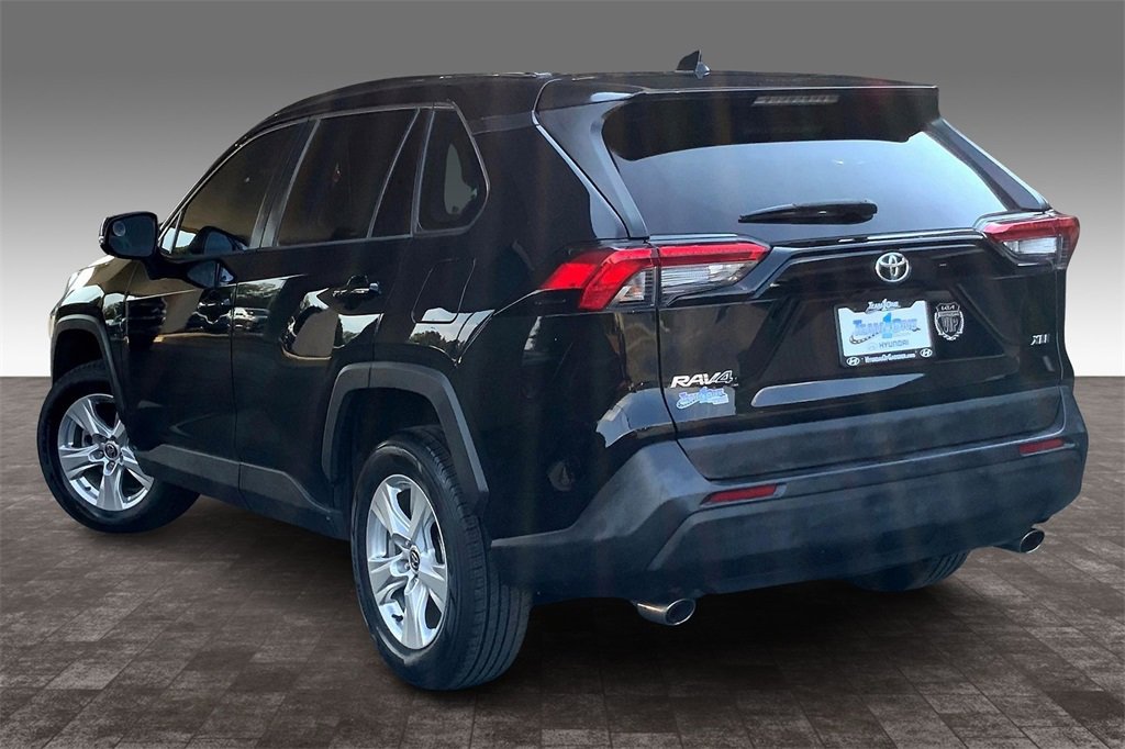2021 Toyota RAV4 XLE photo 11