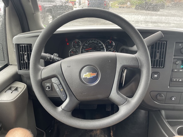 2025 Chevrolet Express 3500 Cutaway Work Van photo 3