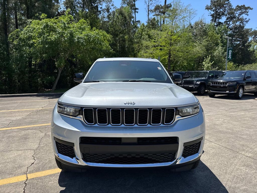 2025 Jeep Grand Cherokee Laredo X photo 2