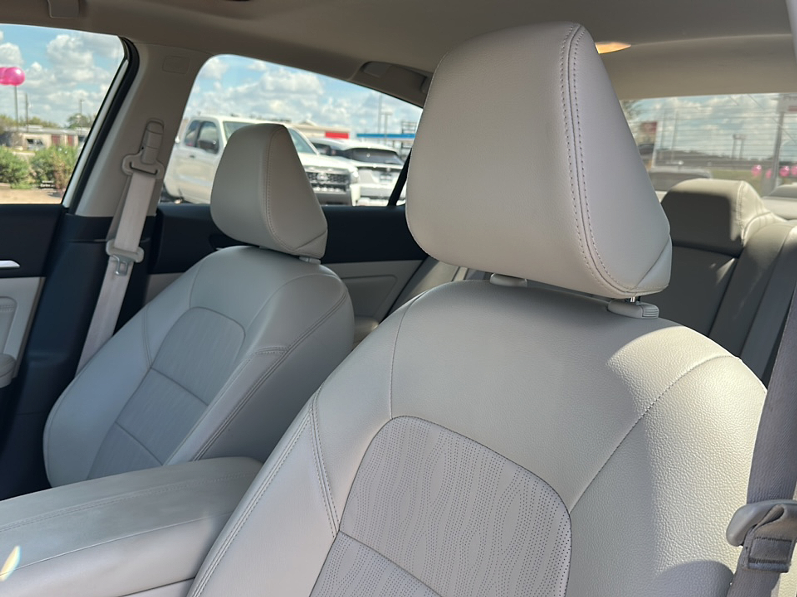 2022 Nissan Altima SL photo 4