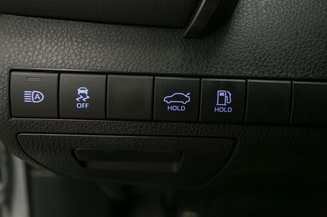 2022 Toyota Camry SE photo 35