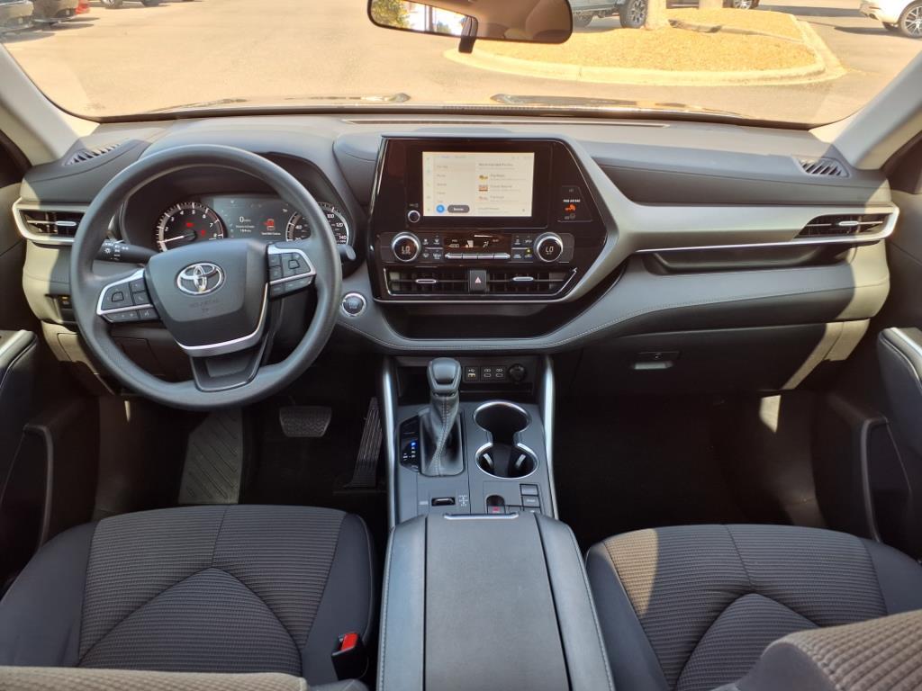 2023 Toyota Highlander L photo 24