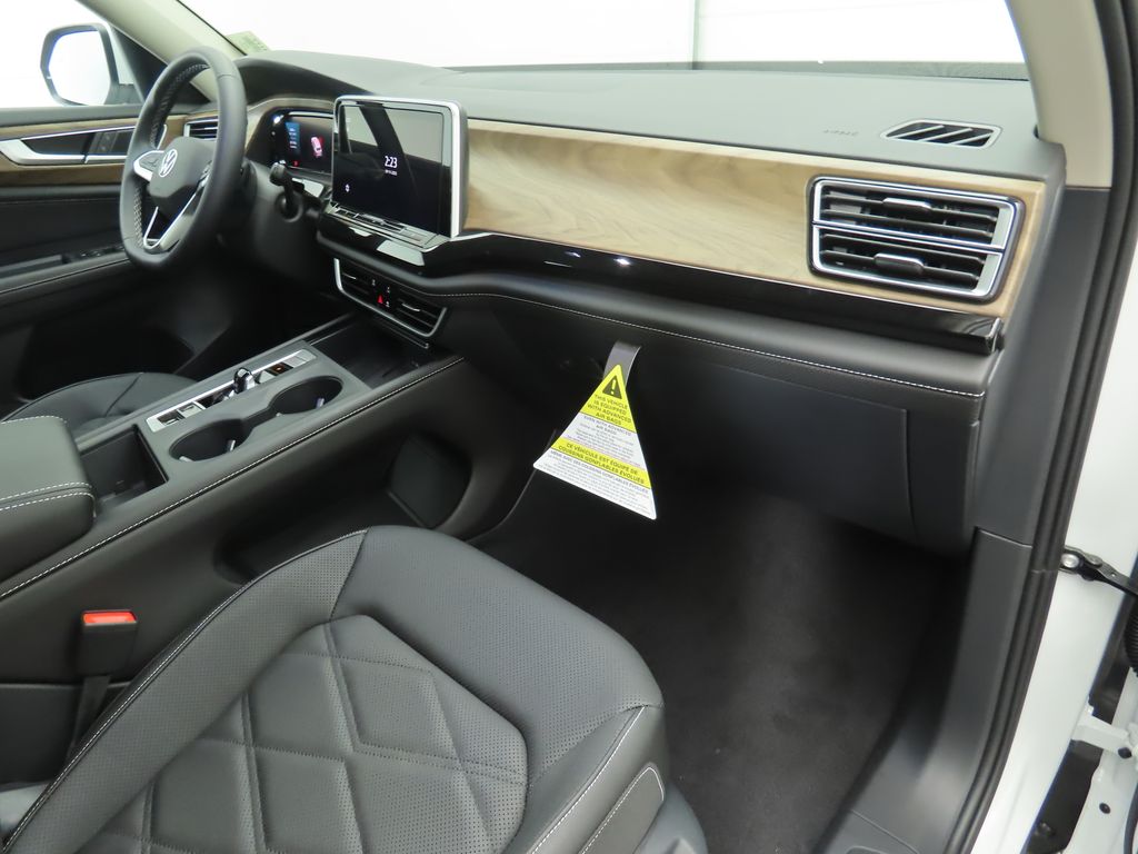 2026 Volkswagen Atlas SE photo 16