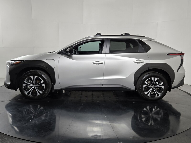 2025 Toyota bZ4X XLE photo 2