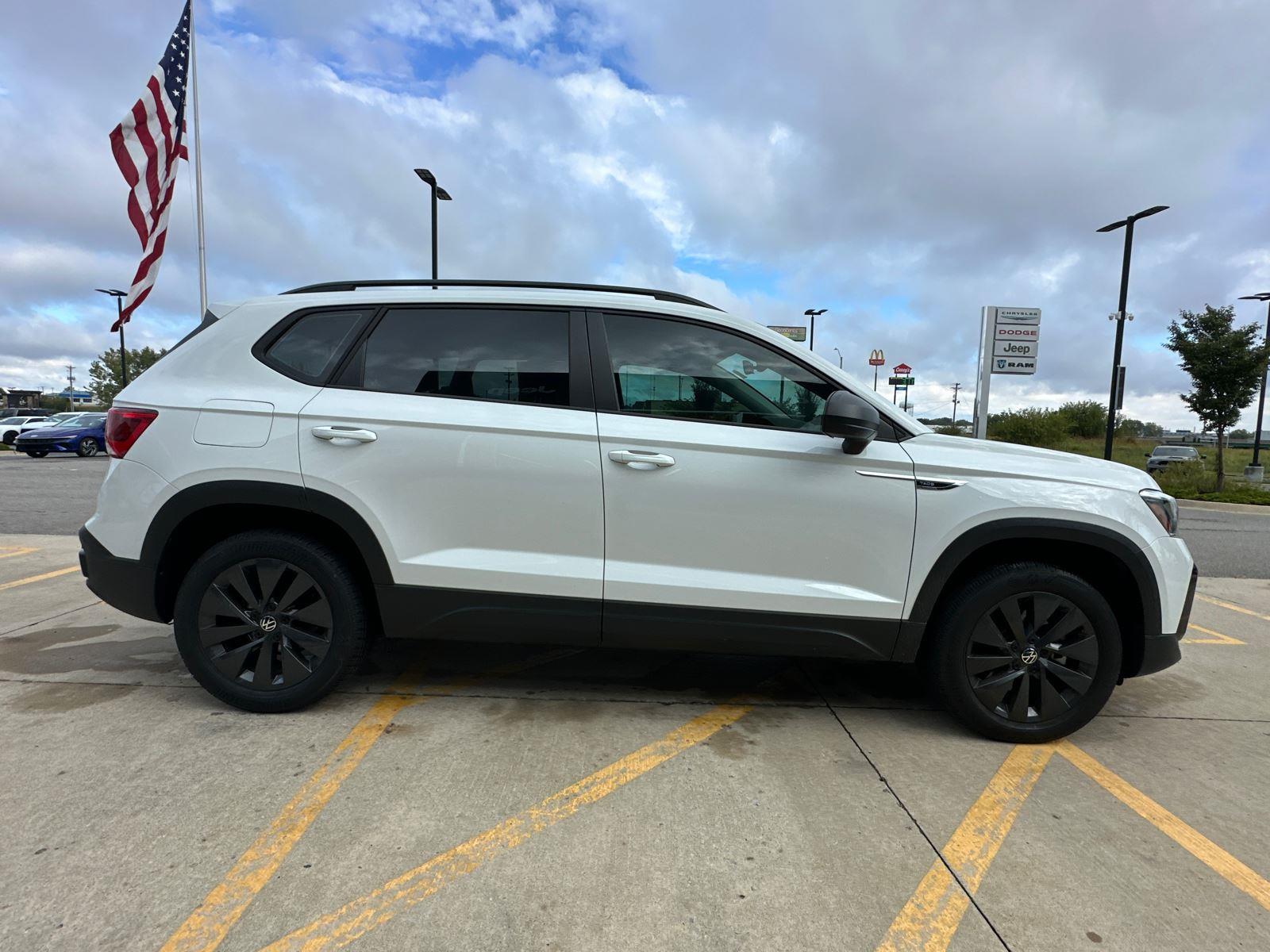 2023 Volkswagen Taos S photo 2