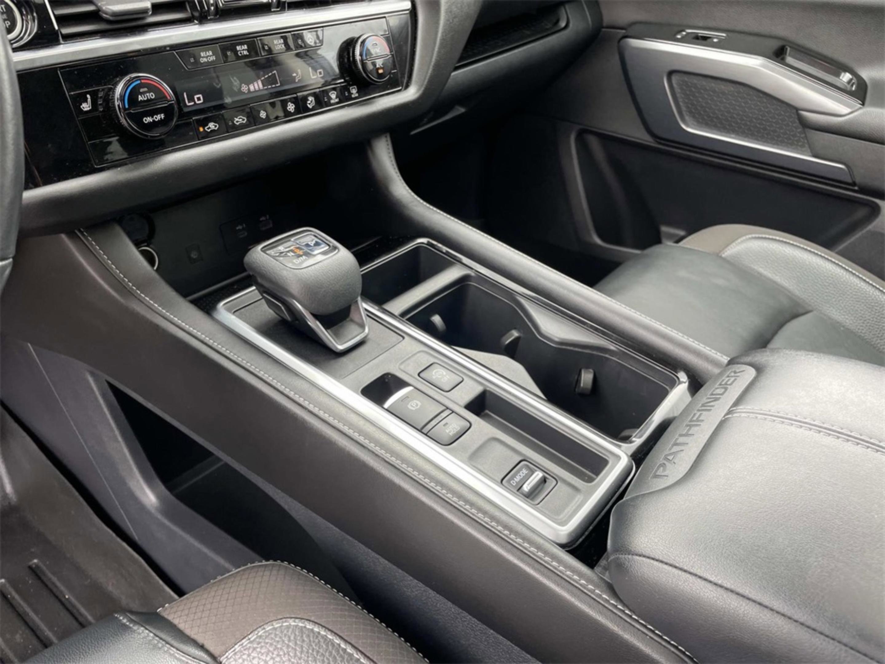 2022 Nissan Pathfinder SL photo 17