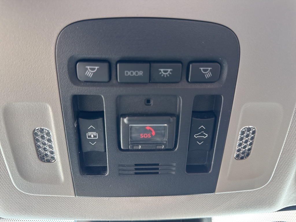 2021 Toyota Camry XSE photo 40
