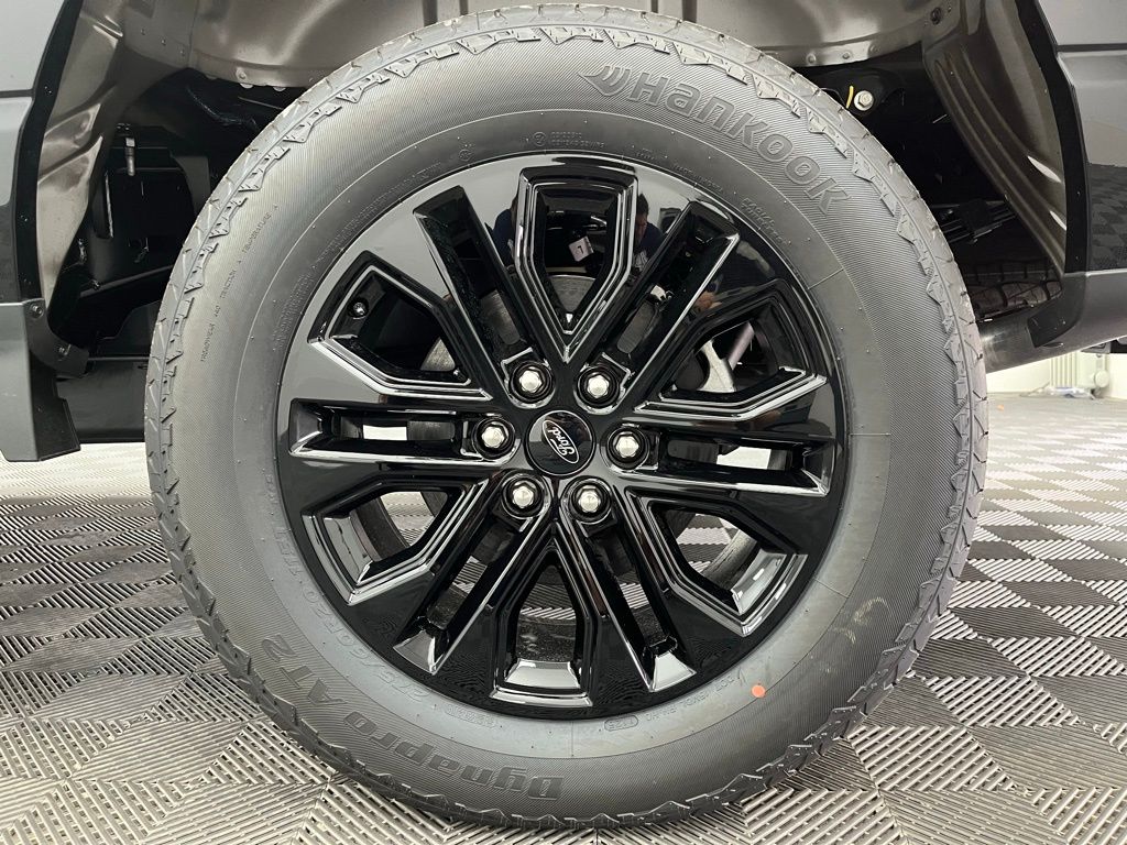 2025 Ford F-150 Lariat photo 30