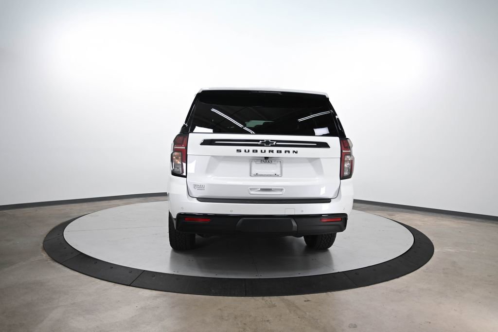 2023 Chevrolet Suburban Z71 photo 3