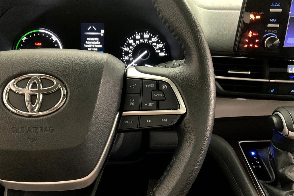 2021 Toyota Sienna XLE photo 19