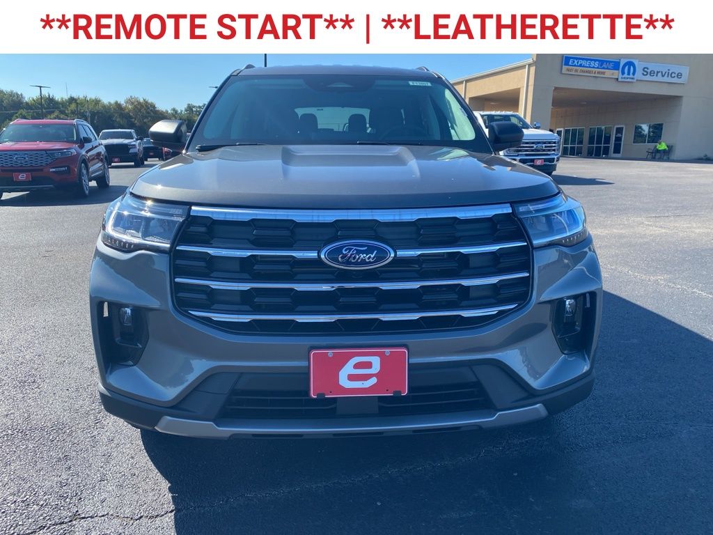 2025 Ford Explorer photo 2