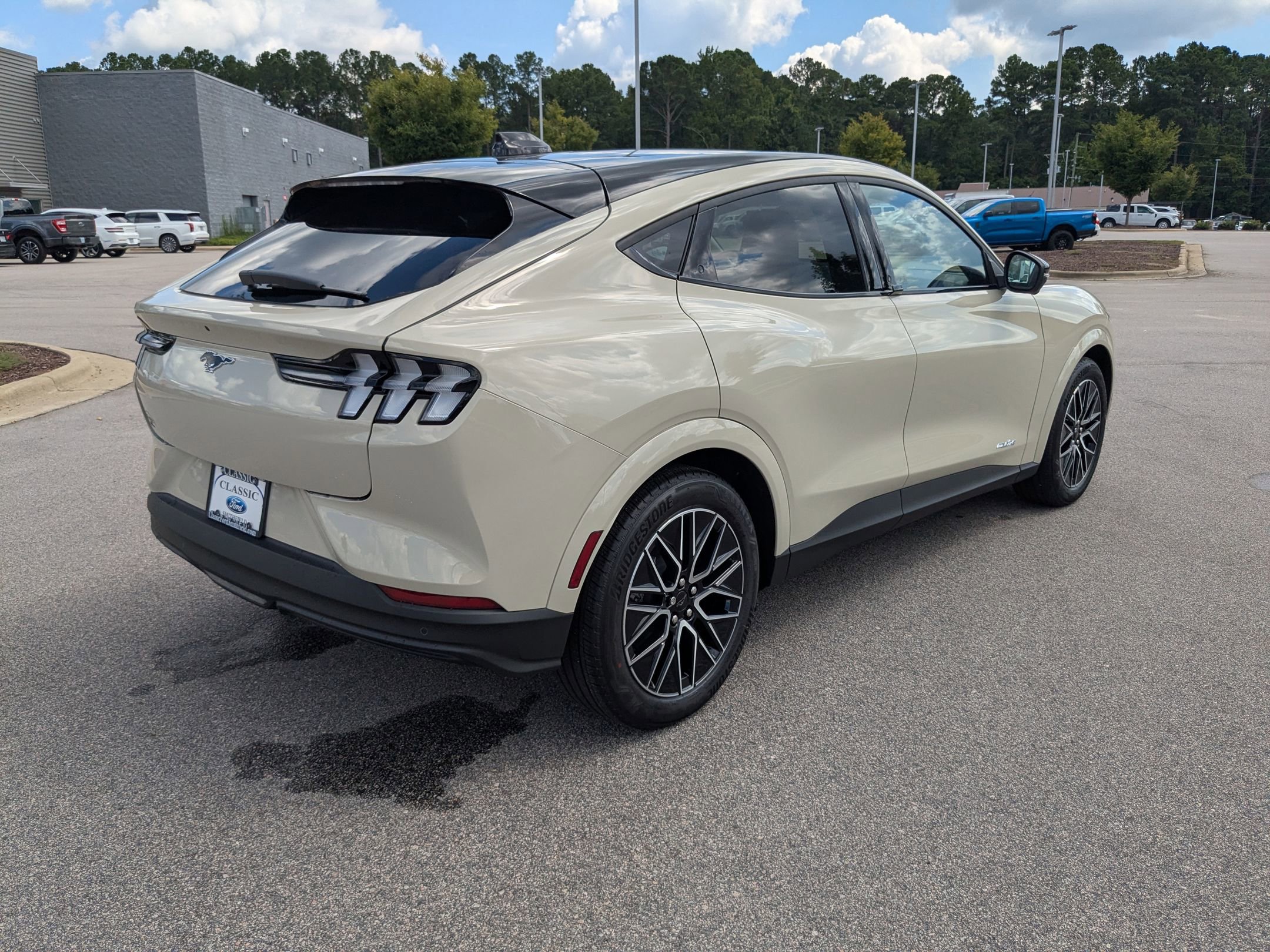 2025 Ford Mustang Mach-E Premium photo 7