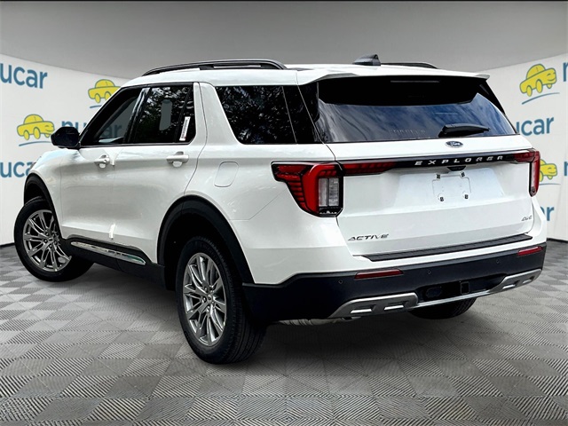 2025 Ford Explorer photo 2