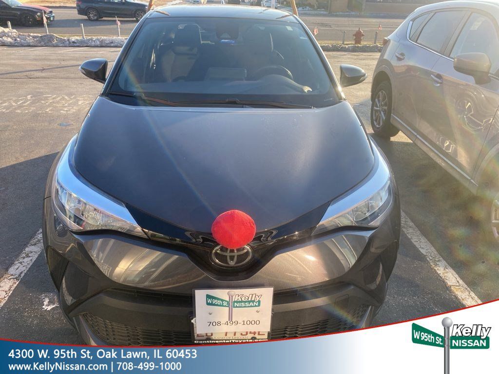 2022 Toyota C-HR XLE's photo