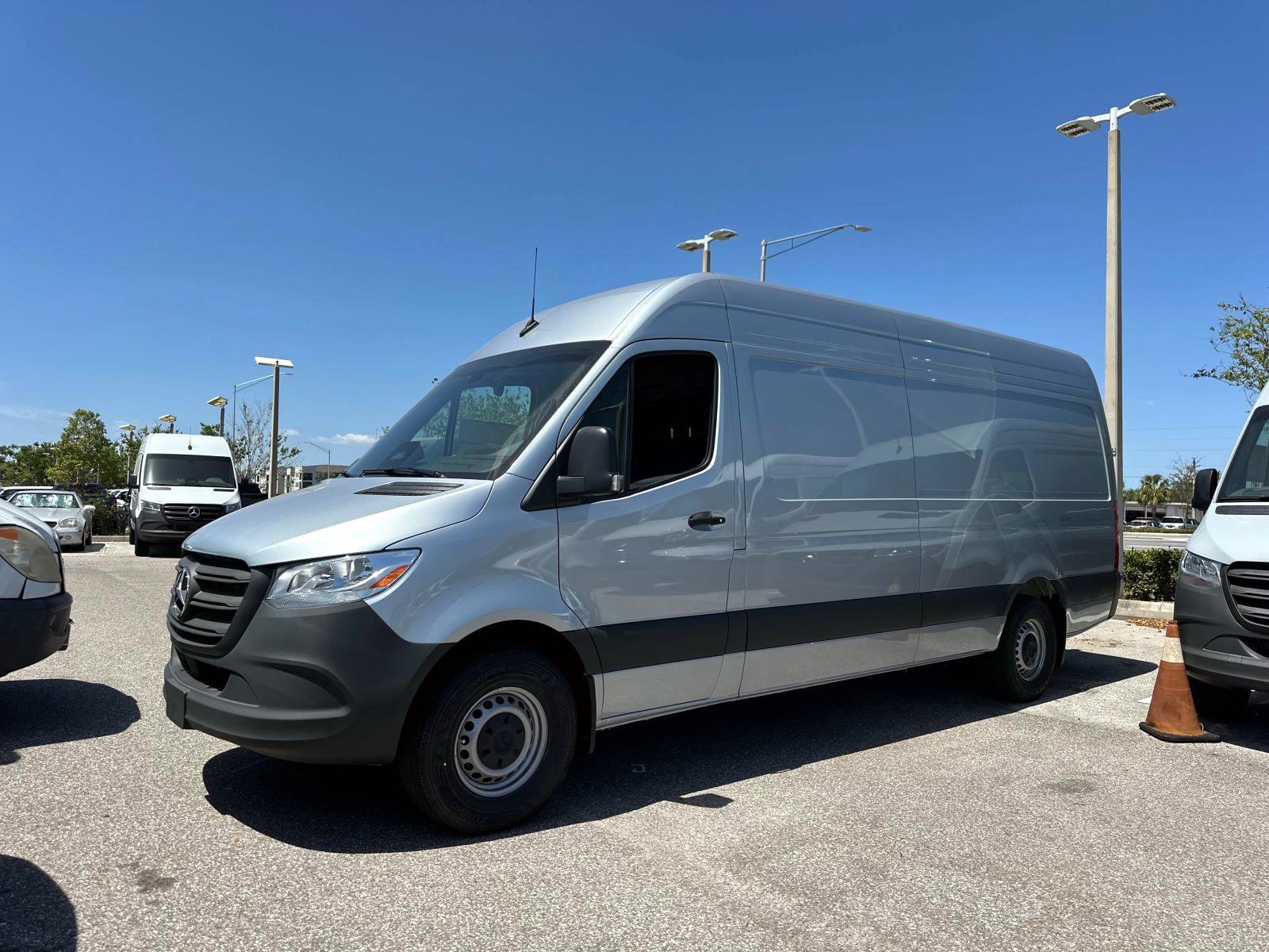 2025 Mercedes-Benz Sprinter Cargo Van Base's photo