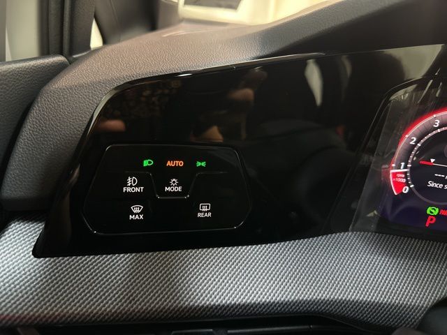 2025 Volkswagen Golf GTI SE photo 18