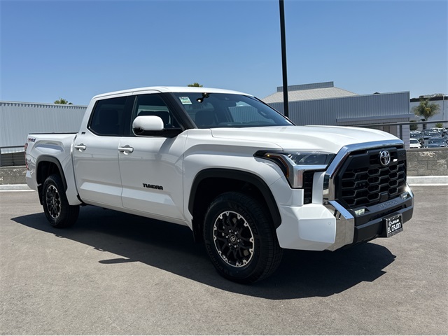 2025 Toyota Tundra SR5 CrewMax photo 2