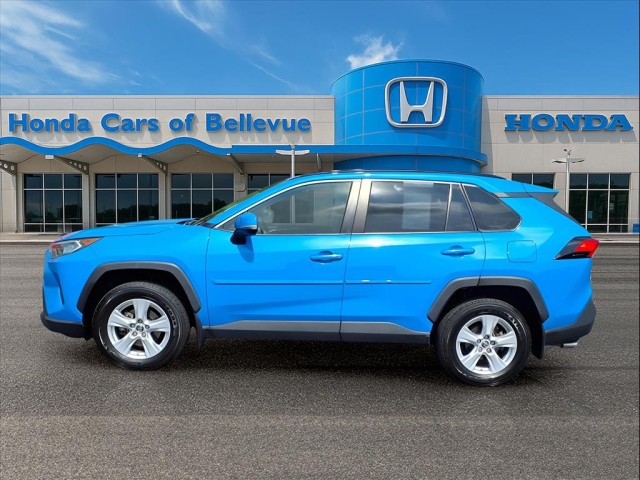2019 Toyota RAV4 XLE photo 2