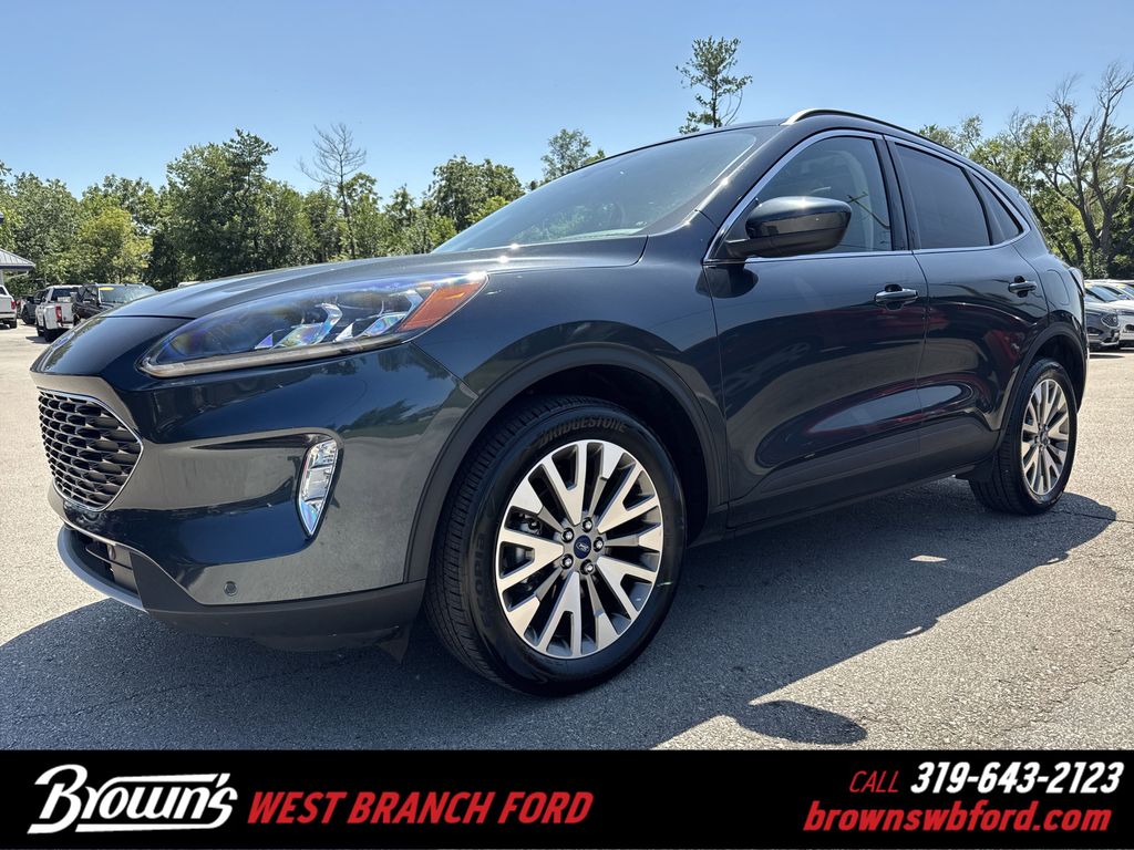 2022 Ford Escape Titanium's photo