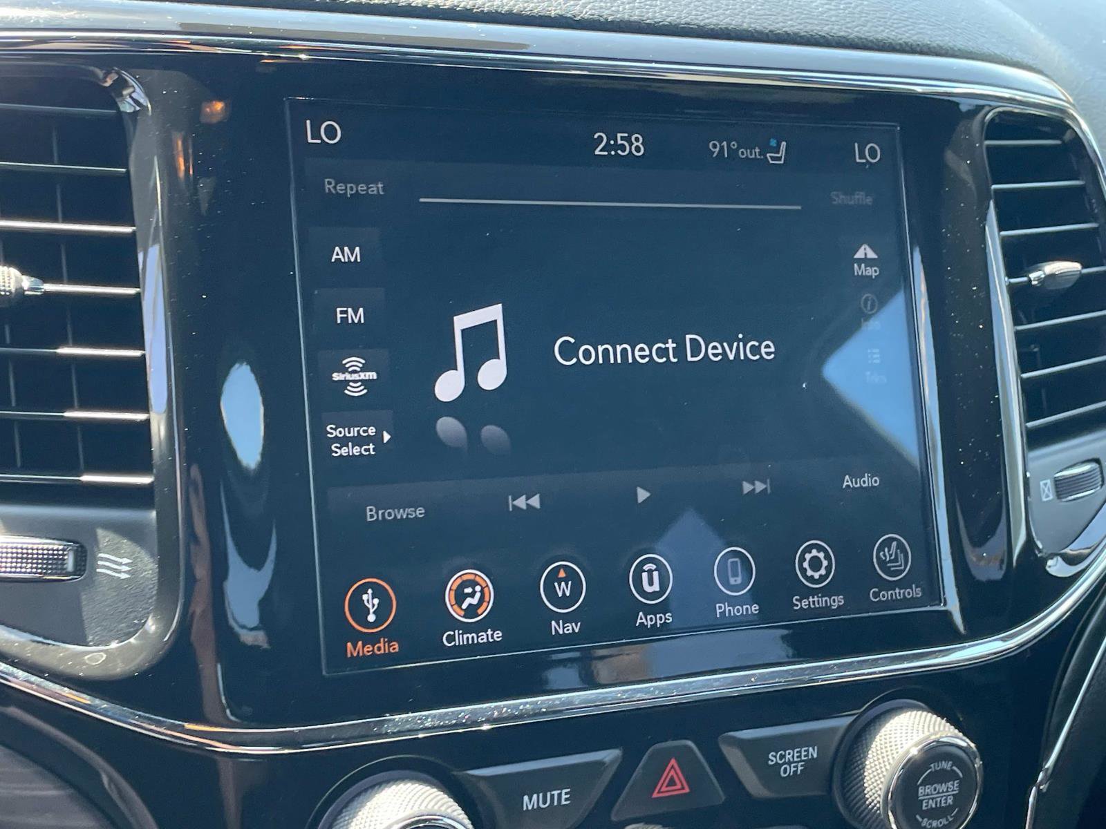 2021 Jeep Grand Cherokee Anniversary Edition photo 11