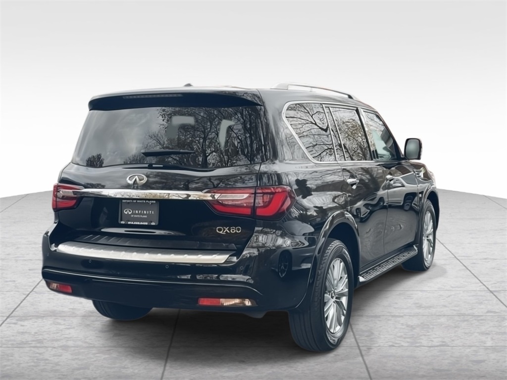 2019 Infiniti QX80 Luxe photo 3