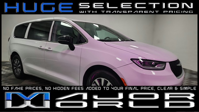 2024 Chrysler Pacifica PHEV Select's photo