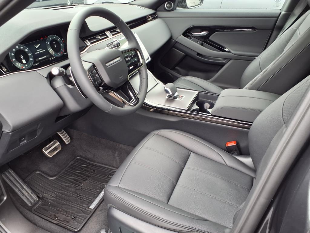 2026 Land Rover Range Rover Evoque Dynamic SE photo 17