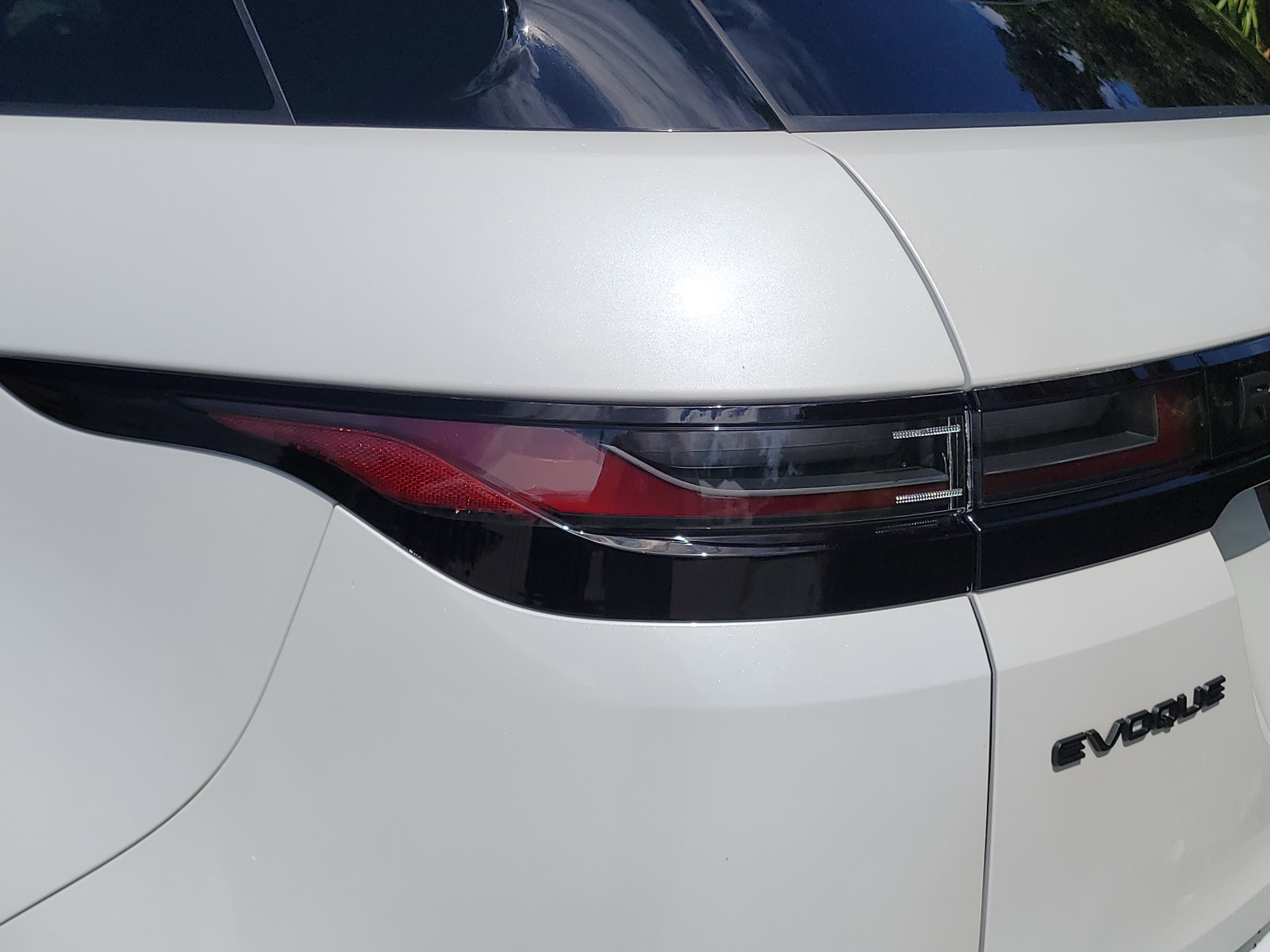 2024 Land Rover Range Rover Evoque Dynamic SE photo 7