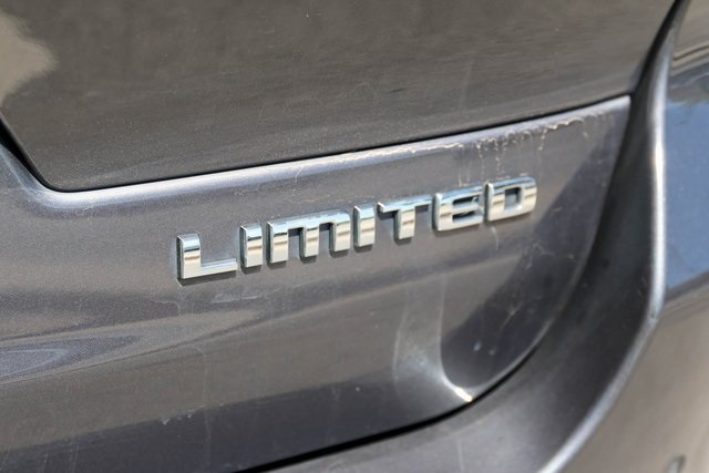 Used 2023 Gray Jeep Limited image 9