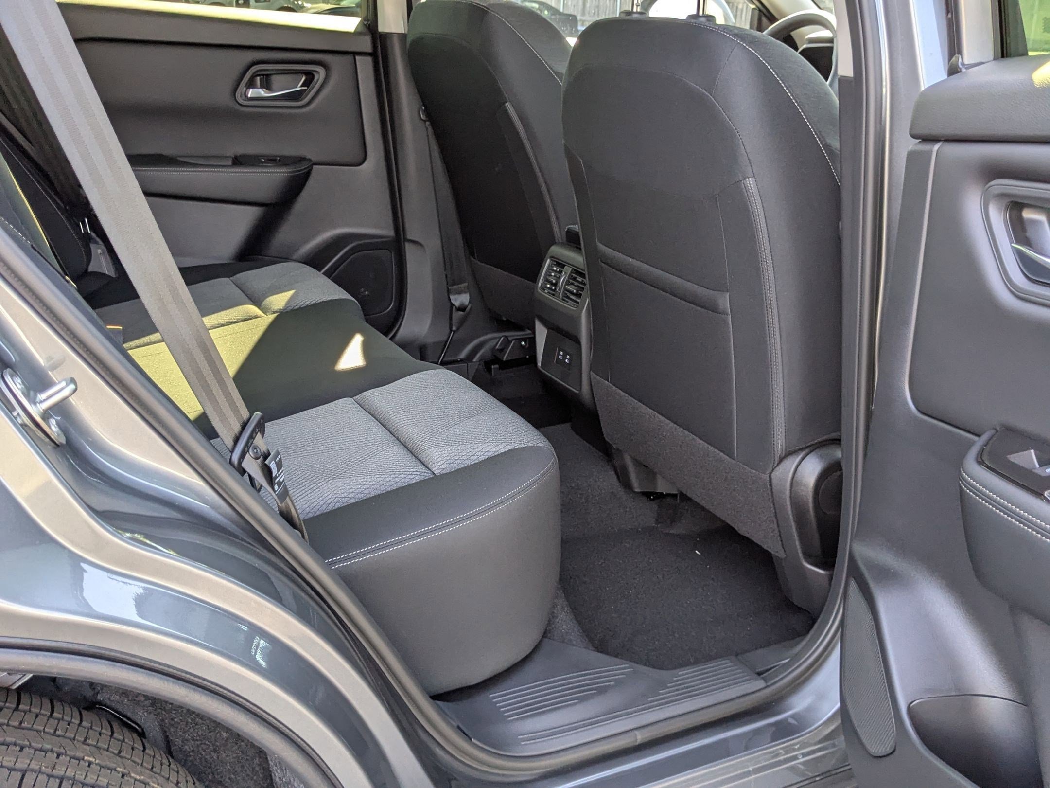 2026 Nissan Rogue SV photo 19