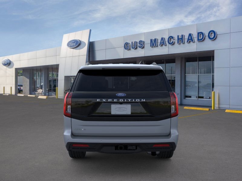 2025 Ford Expedition photo 3