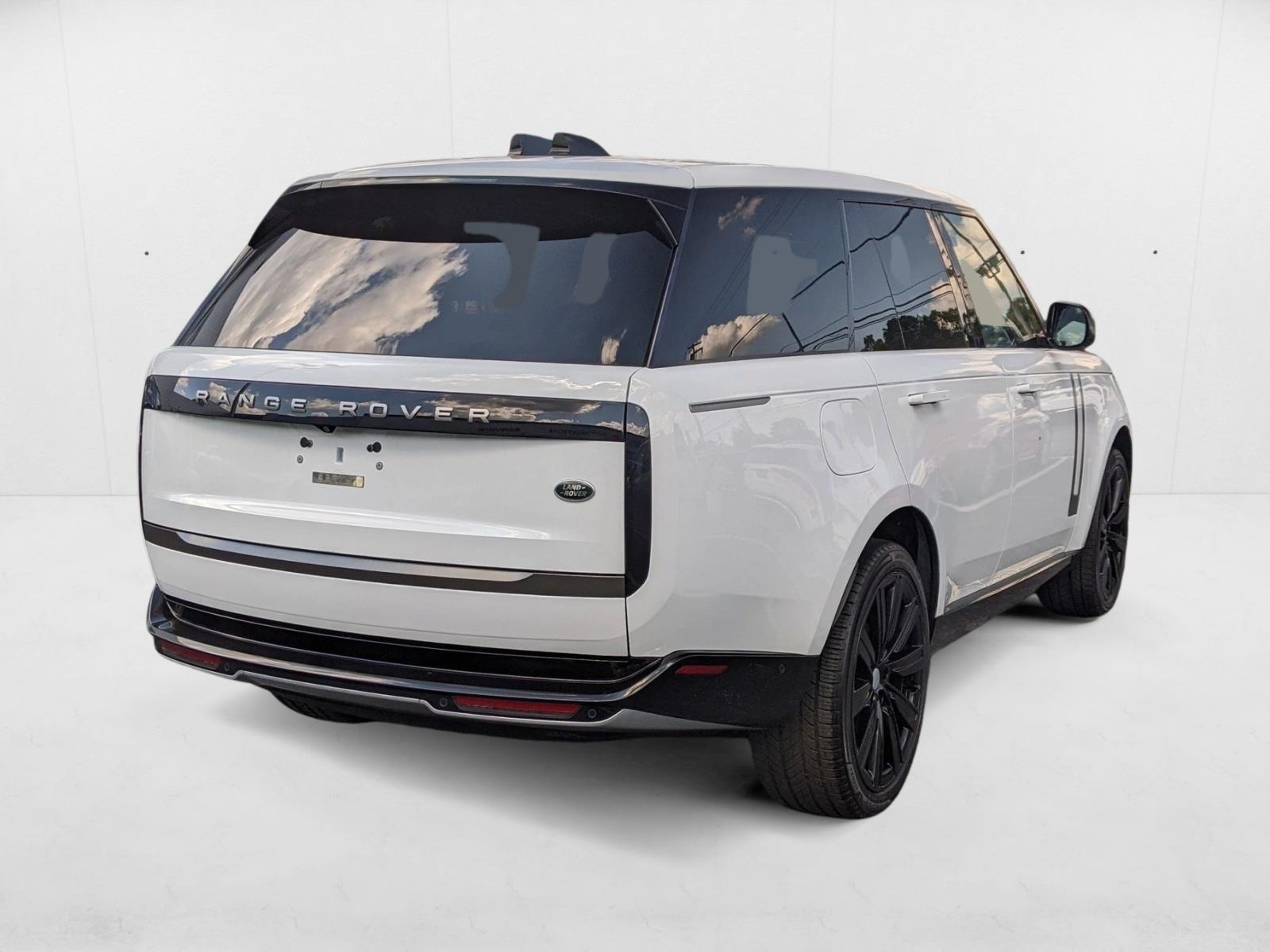 2023 Land Rover Range Rover SE photo 2
