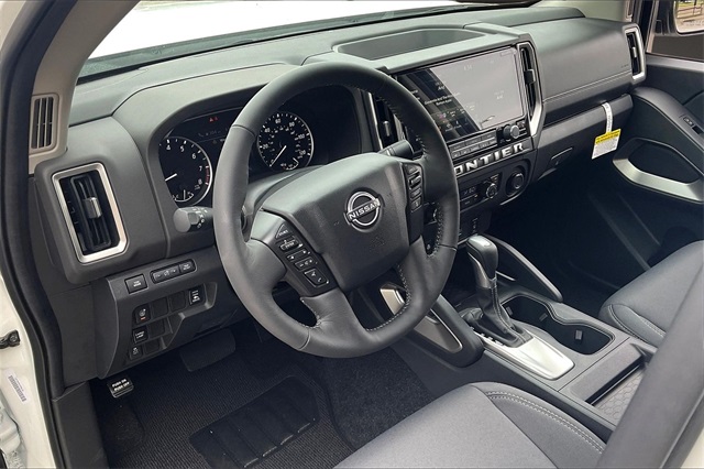 2025 Nissan Frontier SV photo 7