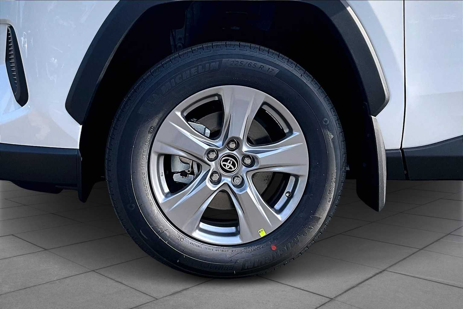 2025 Toyota RAV4 XLE photo 11