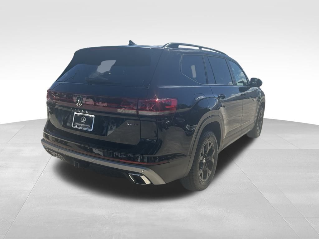 2024 Volkswagen Atlas Peak Edition SEL photo 2
