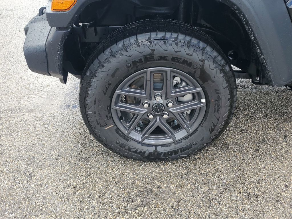 2025 Jeep Wrangler photo 17