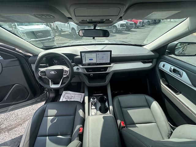 2025 Ford Explorer photo 35
