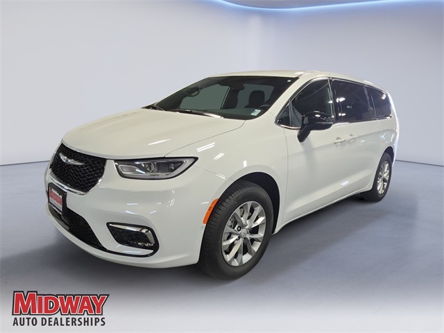 2026 Chrysler Pacifica Select's photo