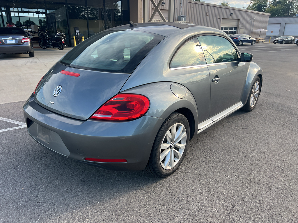 2013 Volkswagen Beetle TDI photo 2