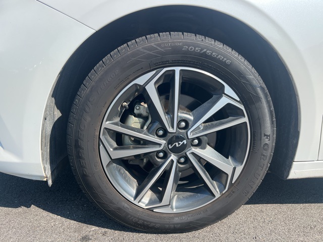2023 Kia Forte LXS photo 9