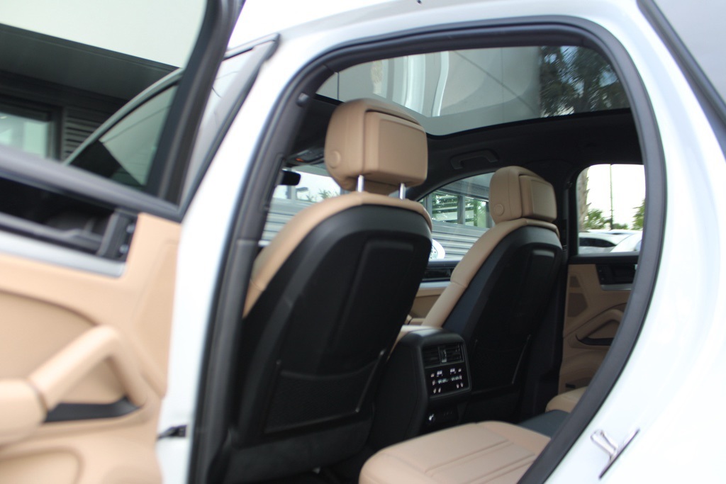 2024 Porsche Cayenne Coupe photo 24