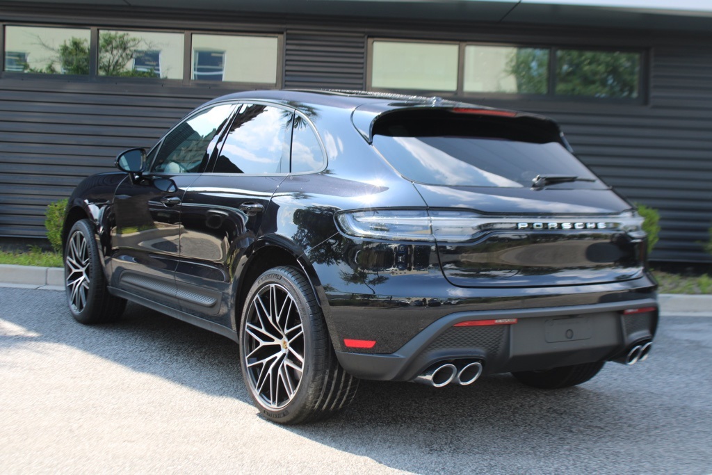 2025 Porsche Macan T photo 3