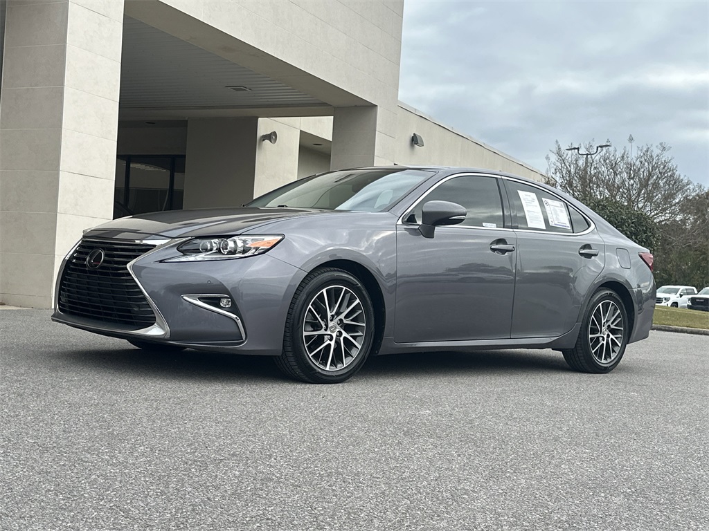 2016 Lexus ES 350's photo